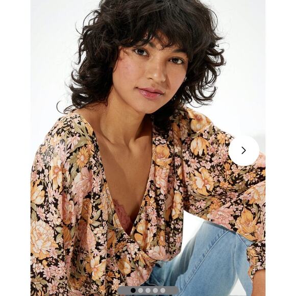 AMERICAN EAGLE WOMEN BLACK FLORAL WRAP-FRONT BLOUSE elastic waist SZ L - Picture 1 of 8